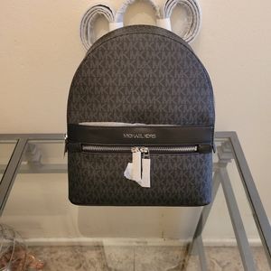 NWT MICHEAl kors  Medium Signature Back Pack Travel